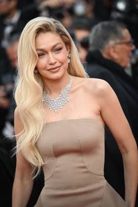 Internationale Filmfestspiele von Cannes, Firebrand Premiere 76e Festival International du film de Cannes. Montee du film Firebrand - Le jeu de la reine - 76th International Cannes Film Festival. Red carpet of Firebrand - Le jeu de la reine - Gigi Hadid 292338 2023-05-21  Copyright: xLionelxGuericolas MPPx STAR_292338_070