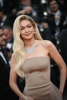 Internationale Filmfestspiele von Cannes, Firebrand Premiere 76e Festival International du film de Cannes. Montee du film Firebrand - Le jeu de la reine - 76th International Cannes Film Festival. Red carpet of Firebrand - Le jeu de la reine - Gigi Hadid 292338 2023-05-21  Copyright: xLionelxGuericolas MPPx STAR_292338_071