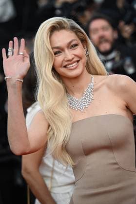 Internationale Filmfestspiele von Cannes, Firebrand Premiere 76e Festival International du film de Cannes. Montee du film Firebrand - Le jeu de la reine - 76th International Cannes Film Festival. Red carpet of Firebrand - Le jeu de la reine - Gigi Hadid 292338 2023-05-21  Copyright: xLionelxGuericolas MPPx STAR_292338_072