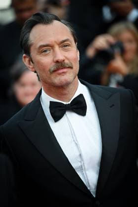 Internationale Filmfestspiele von Cannes, Firebrand Premiere 76e Festival International du film de Cannes. Montee du film Firebrand - Le jeu de la reine - 76th International Cannes Film Festival. Red carpet of Firebrand - Le jeu de la reine - Jude Law 292338 2023-05-21  Copyright: xLionelxGuericolas MPPx STAR_292338_114