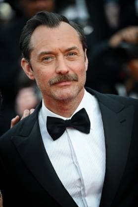Internationale Filmfestspiele von Cannes, Firebrand Premiere 76e Festival International du film de Cannes. Montee du film Firebrand - Le jeu de la reine - 76th International Cannes Film Festival. Red carpet of Firebrand - Le jeu de la reine - Jude Law 292338 2023-05-21  Copyright: xLionelxGuericolas MPPx STAR_292338_116