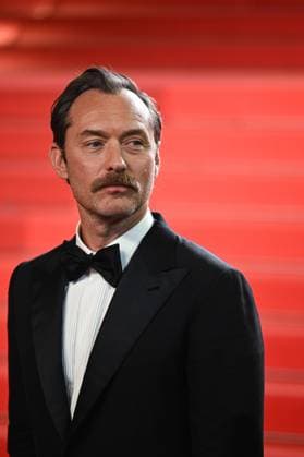 Internationale Filmfestspiele von Cannes, Firebrand Premiere 76e Festival International du film de Cannes. descente du film Firebrand - Le jeu de la reine - 76th International Cannes Film Festival. Red carpet of Firebrand - Le jeu de la reine - Jude Law 292338 2023-05-21  Copyright: xLionelxGuericolas MPPx STAR_292338_123
