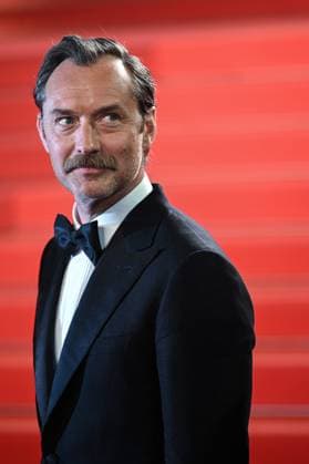 Internationale Filmfestspiele von Cannes, Firebrand Premiere 76e Festival International du film de Cannes. descente du film Firebrand - Le jeu de la reine - 76th International Cannes Film Festival. Red carpet of Firebrand - Le jeu de la reine - Jude Law 292338 2023-05-21  Copyright: xLionelxGuericolas MPPx STAR_292338_127