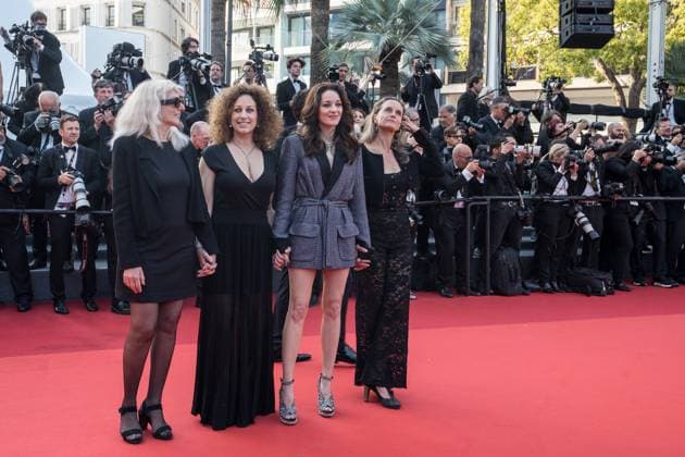 Internationale Filmfestspiele von Cannes, Firebrand Premiere 76e Festival International du Film de Cannes. MontÃ e des marches du film Le jeu de la reine . 76th International Cannes Film Festival 292340 2023-05-21 Cannes France Cotillard, Marion; Achache, Mona  Copyright: xEstellexCarlierx xStarfacex STAR_292340_084
