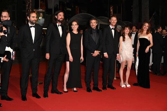 Internationale Filmfestspiele von Cannes, Acide Premiere 76th Cannes Film Festival 2023, Red Carpet Acid Pictured: Guillaume Canet, Laetitia Dosch, Rob, Marie Jung, Just Philippot, Patience Munchenbach  Copyright: xManuelexMangiarottix xipa-agencyx xPoolxPhotoxEventsx01x IPA_IPA38113060