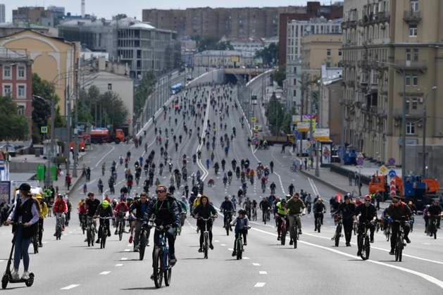 News Themen der Woche KW20 News Bilder des Tages (230522) -- MOSCOW, May 22, 2023 -- People ride bicycles during the Moscow Spring Bicycle Festival in Moscow, Russia, May 21, 2023. About 50,000 cyclists took part in the festival this year. (Photo by Xinhua) (SP)RUSSIA-MOSCOW-SPRING BICYCLE FESTIVAL AlexanderxZemlianichenkoxJr 