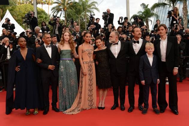 Internationale Filmfestspiele von Cannes, Firebrand Premiere May 21, 2023, CANNES, France: CANNES, FRANCE - MAY 21: Amr Waked, Mina Andala, Sam Riley, Junia Rees, a guest, Gabrielle Tana, director Karim AÃ¯nouz, Alicia Vikander, and Jude Law attend the Firebrand (Le Jeu De La Reine) red carpet during the 76th annual Cannes film festival at Palais des Festivals on May 21, 2023 in Cannes, France CANNES France - ZUMAi09_ 20230521_zaf_i09_069 Copyright: xFrederickxInjimbertx