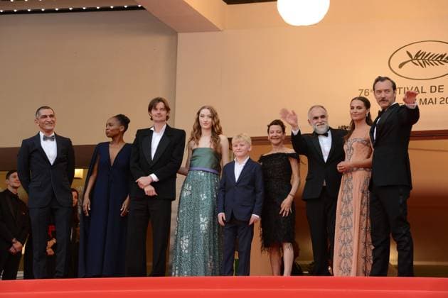 Internationale Filmfestspiele von Cannes, Firebrand Premiere May 21, 2023, CANNES, France: CANNES, FRANCE - MAY 21: (L-R) Sam Riley, Gabrielle Tana, director Karim AÃ¯nouz, Alicia Vikander and Jude Law attend the Firebrand (Le Jeu De La Reine) red carpet during the 76th annual Cannes film festival at Palais des Festivals on May 21, 2023 in Cannes, France. CANNES France - ZUMAi09_ 20230521_zaf_i09_055 Copyright: xFrederickxInjimbertx