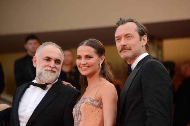 Internationale Filmfestspiele von Cannes, Firebrand Premiere May 21, 2023, CANNES, France: CANNES, FRANCE - MAY 21: Jude Law , Karim AÃ¯nouz and Alicia Vikander attend the Firebrand (Le Jeu De La Reine) red carpet during the 76th annual Cannes film festival at Palais des Festivals on May 21, 2023 in Cannes, France. CANNES France - ZUMAi09_ 20230521_zaf_i09_071 Copyright: xFrederickxInjimbertx