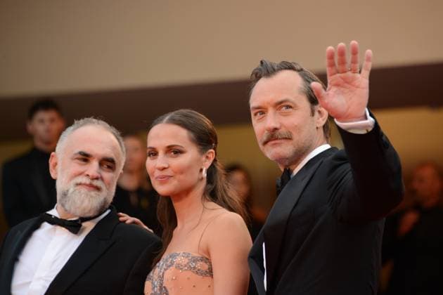 Internationale Filmfestspiele von Cannes, Firebrand Premiere May 21, 2023, CANNES, France: CANNES, FRANCE - MAY 21: Jude Law , Karim AÃ¯nouz and Alicia Vikander attend the Firebrand (Le Jeu De La Reine) red carpet during the 76th annual Cannes film festival at Palais des Festivals on May 21, 2023 in Cannes, France. CANNES France - ZUMAi09_ 20230521_zaf_i09_076 Copyright: xFrederickxInjimbertx