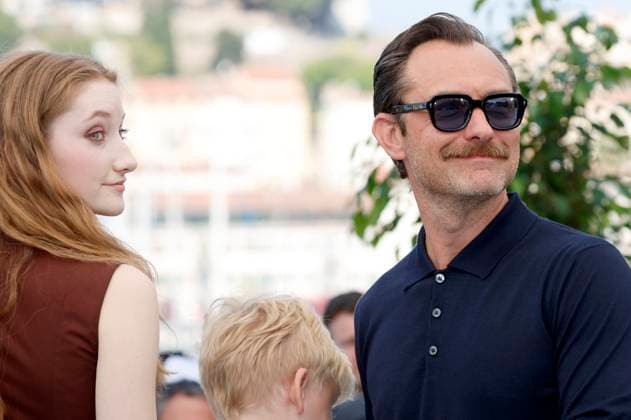 Junia Rees and Jude Law at the photocall for the feature film Firebrand at the Festival de Cannes 2023 76 Cannes International Film Festival at the Palais des Festivals Cannes, 22 05 2023. Foto:xD.xBedrosianx xFuturexImage