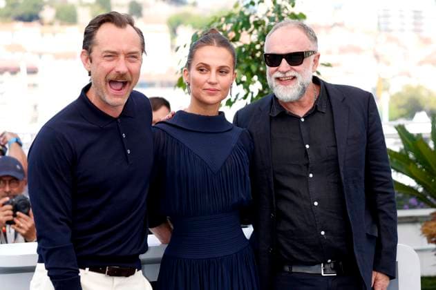 Jude Law, Alicia Vikander and Karim Ainouz at the photocall for the feature film Firebrand at the Festival de Cannes 2023 76 Cannes International Film Festival at the Palais des Festivals Cannes, 22 05 2023. Foto:xD.xBedrosianx xFuturexImage