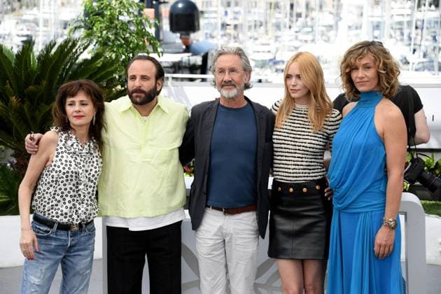 Entertainment Bilder des Tages 76th Cannes Film Festival 2023, Photocall film Bonnard Pierre and Marthe. Pictured: CÃ cile De France, Vincent Macaigne, Martin Provost, Anouk Grinberg, Stacy Martin  Copyright: xAlbertoxTerenghi PoolxPhotoxEvenx xPoolxPhotoxEventsx01x IPA_IPA38122630