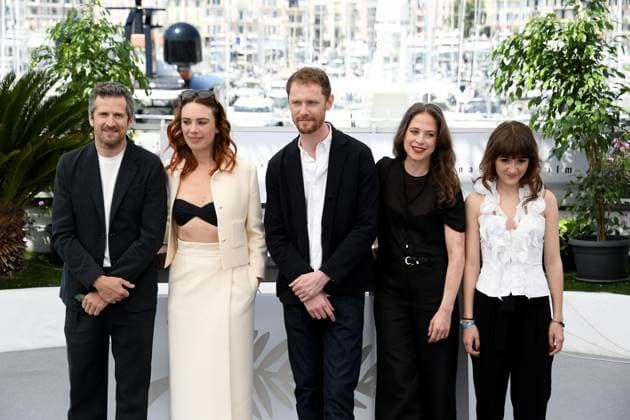 76th Cannes Film Festival 2023, Photocall film Acid. Pictured: Patience Munchenbach, Marie Jung, Director Just Philippot, Laetitia Dosch and Guillaume Canet  Copyright: xAlbertoxTerenghi PoolxPhotoxEvenx xPoolxPhotoxEventsx01x IPA_IPA38122744