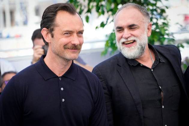 IPP Photo Daniele Cifala™ Cannes 22 05 2023 Firebrand Le Jeu De La Reine Photocall The 76th Annual Cannes Film Festival in the photo Jude Law and Director Karim AÃ¯nouz Italy Photo Press World Copyright  0