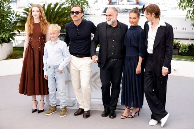Junia Rees, Patrick Buckley, Jude Law, Karim Ainouz, Alicia Vikander and Sam Riley at the photocall for the feature film Firebrand at the Festival de Cannes 2023 76 Cannes International Film Festival at the Palais des Festivals Cannes, 22 05 2023. Foto:xS.xGabschx xFuturexImage