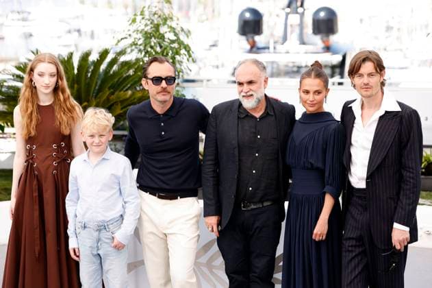 Junia Rees, Patrick Buckley, Jude Law, Karim Ainouz, Alicia Vikander and Sam Riley at the photocall for the feature film Firebrand at the Festival de Cannes 2023 76 Cannes International Film Festival at the Palais des Festivals Cannes, 22 05 2023. Foto:xS.xGabschx xFuturexImage