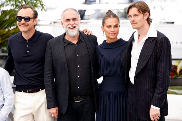 Jude Law, Karim Ainouz, Alicia Vikander and Sam Riley at the photocall for the feature film Firebrand at the Festival de Cannes 2023 76 Cannes International Film Festival at the Palais des Festivals Cannes, 22 05 2023. Foto:xS.xGabschx xFuturexImage