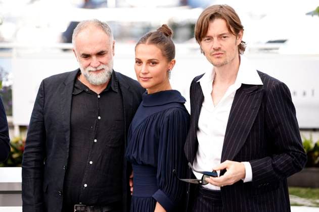 Karim Ainouz, Alicia Vikander and Sam Riley at the photocall for the feature film Firebrand at the Festival de Cannes 2023 76 Cannes International Film Festival at the Palais des Festivals Cannes, 22 05 2023. Foto:xS.xGabschx xFuturexImage