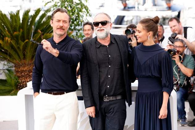 Jude Law, Karim Ainouz and Alicia Vikander at the photocall for the feature film Firebrand at the Festival de Cannes 2023 76 Cannes International Film Festival at the Palais des Festivals Cannes, 22 05 2023. Foto:xS.xGabschx xFuturexImage