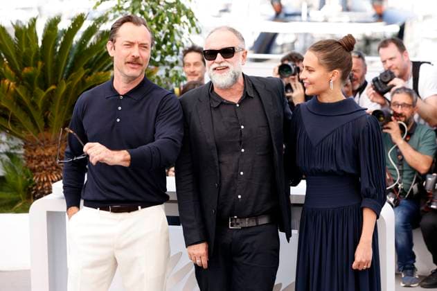 Jude Law, Karim Ainouz and Alicia Vikander at the photocall for the feature film Firebrand at the Festival de Cannes 2023 76 Cannes International Film Festival at the Palais des Festivals Cannes, 22 05 2023. Foto:xS.xGabschx xFuturexImage