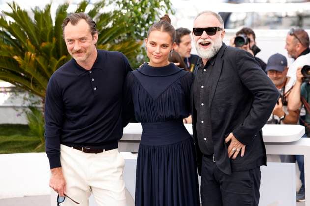 Jude Law, Alicia Vikander and Karim Ainouz at the photocall for the feature film Firebrand at the Festival de Cannes 2023 76 Cannes International Film Festival at the Palais des Festivals Cannes, 22 05 2023. Foto:xS.xGabschx xFuturexImage