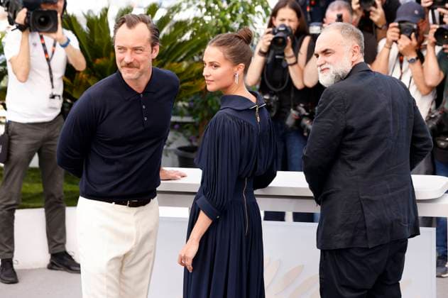 Jude Law, Alicia Vikander and Karim Ainouz at the photocall for the feature film Firebrand at the Festival de Cannes 2023 76 Cannes International Film Festival at the Palais des Festivals Cannes, 22 05 2023. Foto:xS.xGabschx xFuturexImage