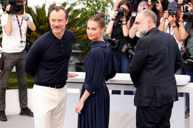 Jude Law, Alicia Vikander and Karim Ainouz at the photocall for the feature film Firebrand at the Festival de Cannes 2023 76 Cannes International Film Festival at the Palais des Festivals Cannes, 22 05 2023. Foto:xS.xGabschx xFuturexImage