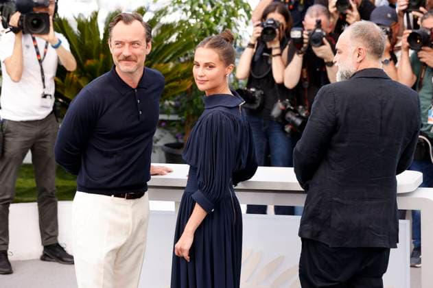 Jude Law, Alicia Vikander and Karim Ainouz at the photocall for the feature film Firebrand at the Festival de Cannes 2023 76 Cannes International Film Festival at the Palais des Festivals Cannes, 22 05 2023. Foto:xS.xGabschx xFuturexImage
