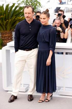 Jude Law and Alicia Vikander at the photocall for the feature film Firebrand at the Festival de Cannes 2023 76 Cannes International Film Festival at the Palais des Festivals Cannes, 22 05 2023. Foto:xS.xGabschx xFuturexImage