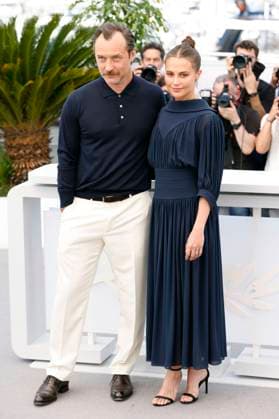 Jude Law and Alicia Vikander at the photocall for the feature film Firebrand at the Festival de Cannes 2023 76 Cannes International Film Festival at the Palais des Festivals Cannes, 22 05 2023. Foto:xS.xGabschx xFuturexImage
