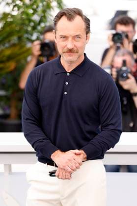 Jude Law at the photocall for the feature film Firebrand at the Festival de Cannes 2023 76 Cannes International Film Festival at the Palais des Festivals Cannes, 22 05 2023. Foto:xS.xGabschx xFuturexImage