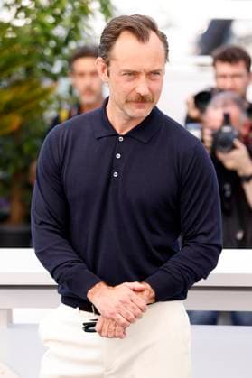 Jude Law at the photocall for the feature film Firebrand at the Festival de Cannes 2023 76 Cannes International Film Festival at the Palais des Festivals Cannes, 22 05 2023. Foto:xS.xGabschx xFuturexImage