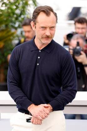 Jude Law at the photocall for the feature film Firebrand at the Festival de Cannes 2023 76 Cannes International Film Festival at the Palais des Festivals Cannes, 22 05 2023. Foto:xS.xGabschx xFuturexImage