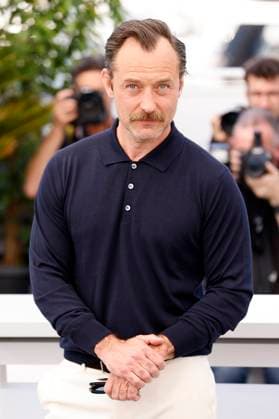 Jude Law at the photocall for the feature film Firebrand at the Festival de Cannes 2023 76 Cannes International Film Festival at the Palais des Festivals Cannes, 22 05 2023. Foto:xS.xGabschx xFuturexImage