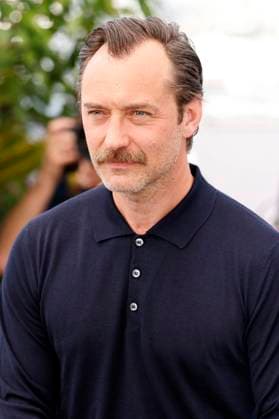 Jude Law at the photocall for the feature film Firebrand at the Festival de Cannes 2023 76 Cannes International Film Festival at the Palais des Festivals Cannes, 22 05 2023. Foto:xS.xGabschx xFuturexImage