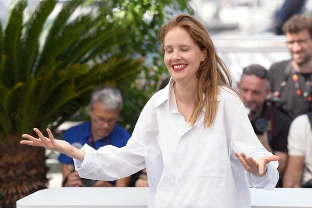 Internationale Filmfestspiele von Cannes, Anatomy of a Fall - Anatomie d une chute Photocall Justine Triet CELEBRITES : 76 eme festival de Cannes - Photocall du film Â« Anatomie d une Chute (Anatomy Of A Fall) Â» - Cannes - 22 05 2023 NorbertScanella Panoramic 