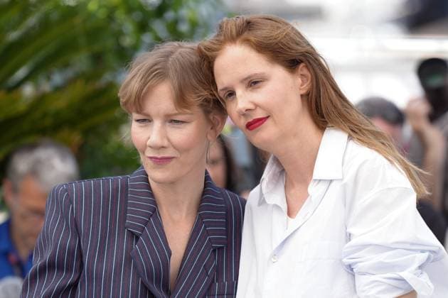 Internationale Filmfestspiele von Cannes, Anatomy of a Fall - Anatomie d une chute Photocall Sandra Hüller - Justine Triet CELEBRITES : 76 eme festival de Cannes - Photocall du film Â« Anatomie d une Chute (Anatomy Of A Fall) Â» - Cannes - 22 05 2023 NorbertScanella Panoramic 