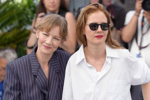 Internationale Filmfestspiele von Cannes, Anatomy of a Fall - Anatomie d une chute Photocall Sandra Hüller - Justine Triet CELEBRITES : 76 eme festival de Cannes - Photocall du film Â« Anatomie d une Chute (Anatomy Of A Fall) Â» - Cannes - 22 05 2023 NorbertScanella Panoramic 