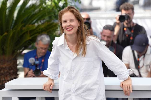 Internationale Filmfestspiele von Cannes, Anatomy of a Fall - Anatomie d une chute Photocall Justine Triet CELEBRITES : 76 eme festival de Cannes - Photocall du film Â« Anatomie d une Chute (Anatomy Of A Fall) Â» - Cannes - 22 05 2023 NorbertScanella Panoramic 