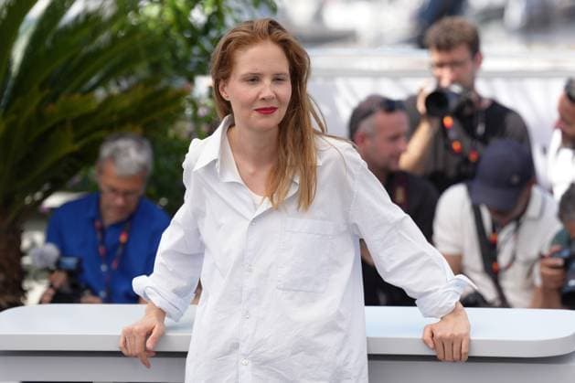 Internationale Filmfestspiele von Cannes, Anatomy of a Fall - Anatomie d une chute Photocall Justine Triet CELEBRITES : 76 eme festival de Cannes - Photocall du film Â« Anatomie d une Chute (Anatomy Of A Fall) Â» - Cannes - 22 05 2023 NorbertScanella Panoramic 