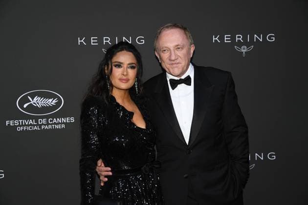 Francois Henri Pinault and Salma Hayek - 2023 Kering Women in Motion Award during the 76th annual Cannes film festival in Cannes, France. CELEBRITES : 76eme festival international de Cannes - Tapis rouge - Cannes - 21 05 2023 LionelUrman Panoramic 