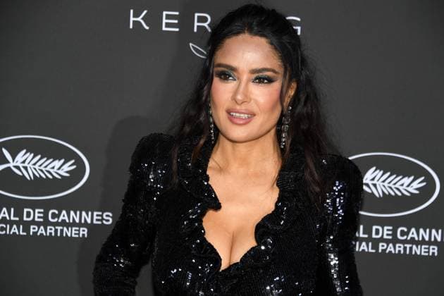 Salma Hayek - 2023 Kering Women in Motion Award during the 76th annual Cannes film festival in Cannes, France. CELEBRITES : 76eme festival international de Cannes - Tapis rouge - Cannes - 21 05 2023 LionelUrman Panoramic 