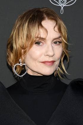 Isabelle Huppert - 2023 Kering Women in Motion Award during the 76th annual Cannes film festival in Cannes, France. CELEBRITES : 76eme festival international de Cannes - Tapis rouge - Cannes - 21 05 2023 LionelUrman Panoramic 