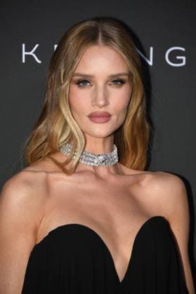 Rosie Huntington-Whiteley and Jason Statham - 2023 Kering Women in Motion Award during the 76th annual Cannes film festival in Cannes, France. CELEBRITES : 76eme festival international de Cannes - Tapis rouge - Cannes - 21 05 2023 LionelUrman Panoramic 