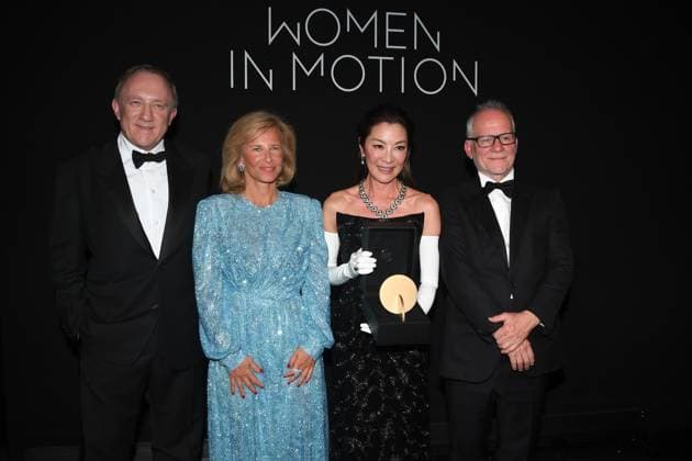 Francois Henri Pinault, Iris Knobloch, Michelle Yeoh, Thierry Fremaux - Michelle Yeoh won the 2023 Kering Women in Motion Award during the 76th annual Cannes film festival in Cannes, France. CELEBRITES : 76eme festival international de Cannes - Tapis rouge - Cannes - 21 05 2023 LionelUrman Panoramic 