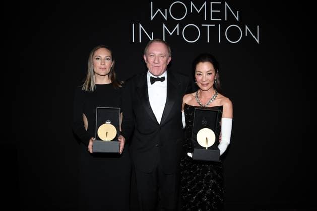 Carmen Jacquier, Francois Henri Pinault and Michelle Yeoh - Carmen Jacquier and Michelle Yeoh won the 2023 Kering Women in Motion Award during the 76th annual Cannes film festival in Cannes, France. CELEBRITES : 76eme festival international de Cannes - Tapis rouge - Cannes - 21 05 2023 LionelUrman Panoramic 