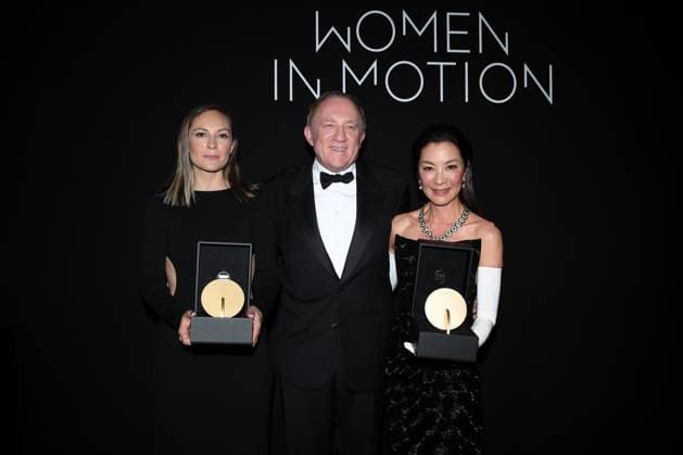 Carmen Jacquier, Francois Henri Pinault and Michelle Yeoh - Carmen Jacquier and Michelle Yeoh won the 2023 Kering Women in Motion Award during the 76th annual Cannes film festival in Cannes, France. CELEBRITES : 76eme festival international de Cannes - Tapis rouge - Cannes - 21 05 2023 LionelUrman Panoramic 