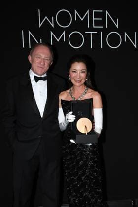 Francois Henri Pinault and Michelle Yeoh - Carmen Jacquier and Michelle Yeoh won the 2023 Kering Women in Motion Award during the 76th annual Cannes film festival in Cannes, France. CELEBRITES : 76eme festival international de Cannes - Tapis rouge - Cannes - 21 05 2023 LionelUrman Panoramic 