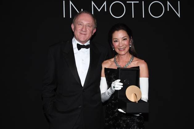 Francois Henri Pinault and Michelle Yeoh - Carmen Jacquier and Michelle Yeoh won the 2023 Kering Women in Motion Award during the 76th annual Cannes film festival in Cannes, France. CELEBRITES : 76eme festival international de Cannes - Tapis rouge - Cannes - 21 05 2023 LionelUrman Panoramic 